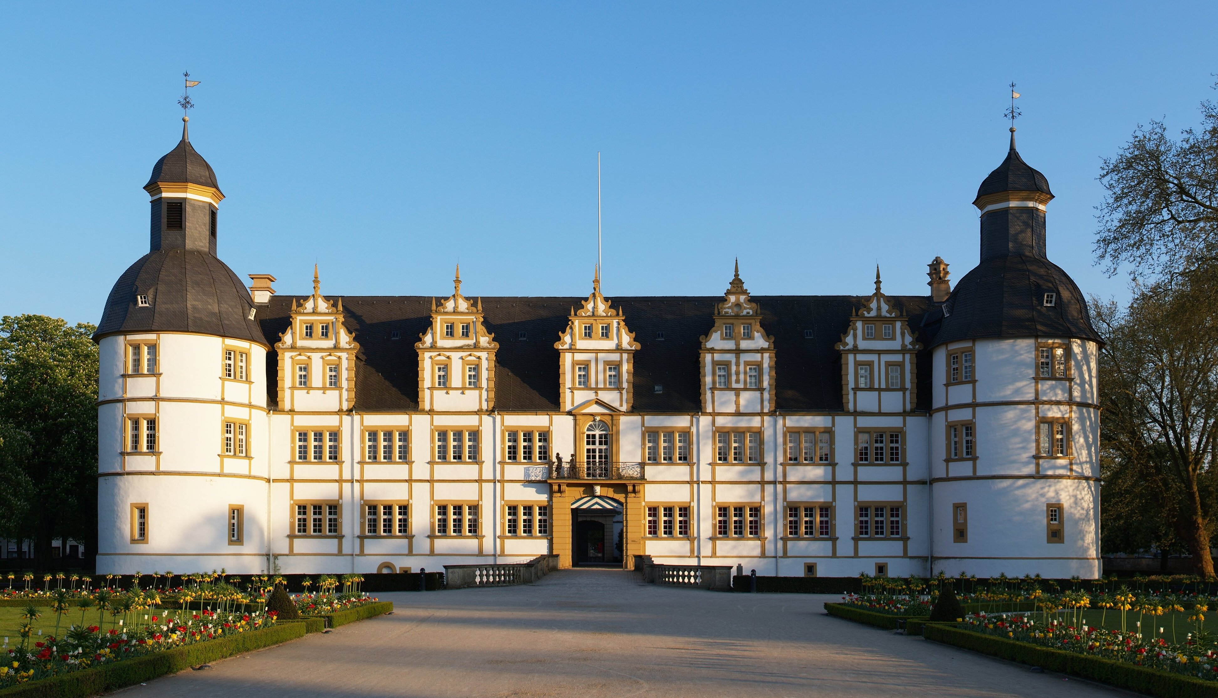 Neuhaus-Kastély - Paderborn | Secret World Trip Planner