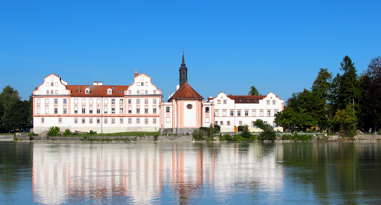 Neuhaus-Kastély - Paderborn | Secret World Trip Planner