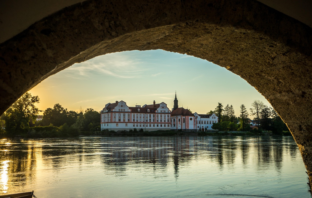 Neuhaus-Kastély - Paderborn | Secret World Trip Planner