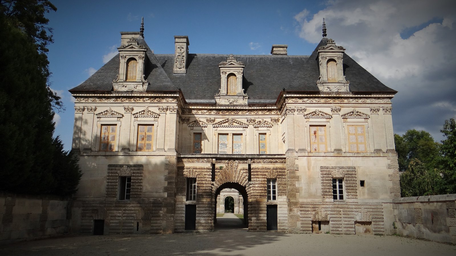 Tanlay Castle is a really beautiful Renaissance château - Tanlay | Secret World Trip Planner