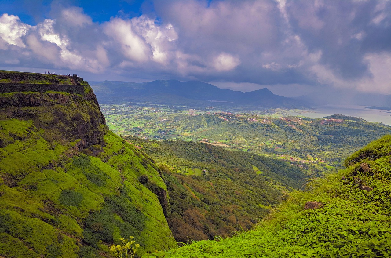 Nagphani (Cobra's Hood), 12 km away from Lonavala - Lonavala | Secret World Trip Planner
