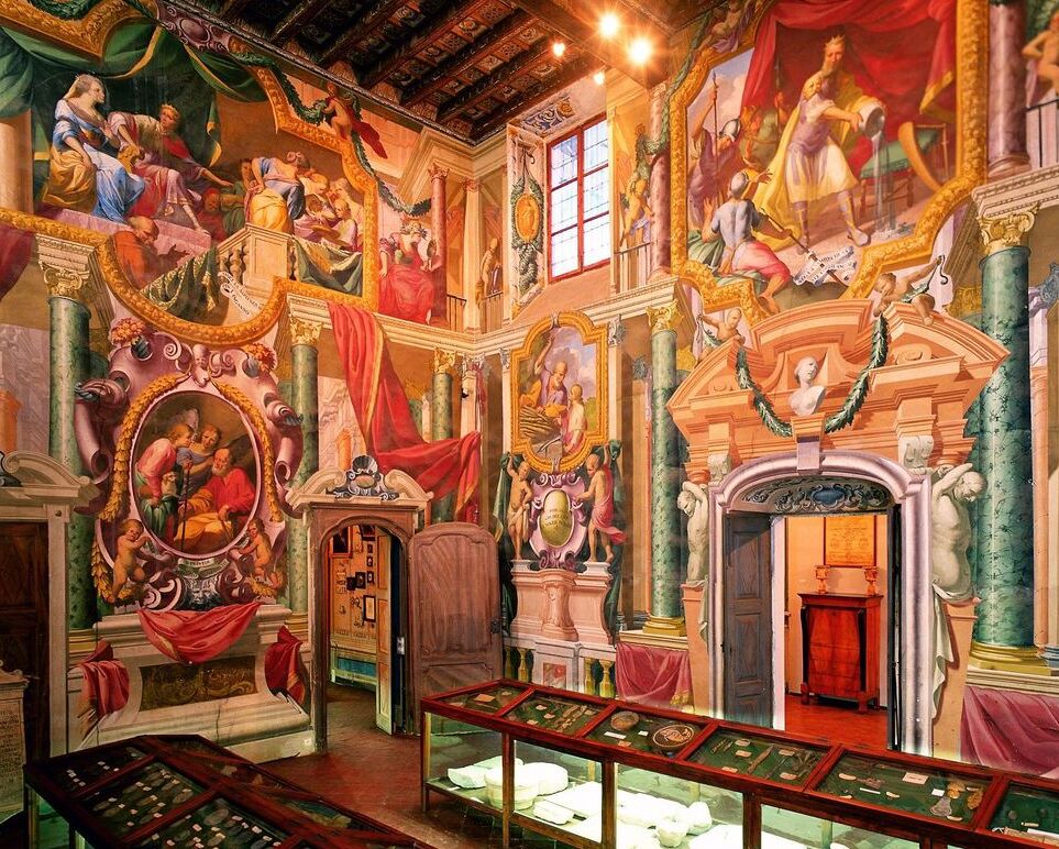 Salmour: Palazzo Salmatoris и плащаница - Salmour | Secret World Trip Planner