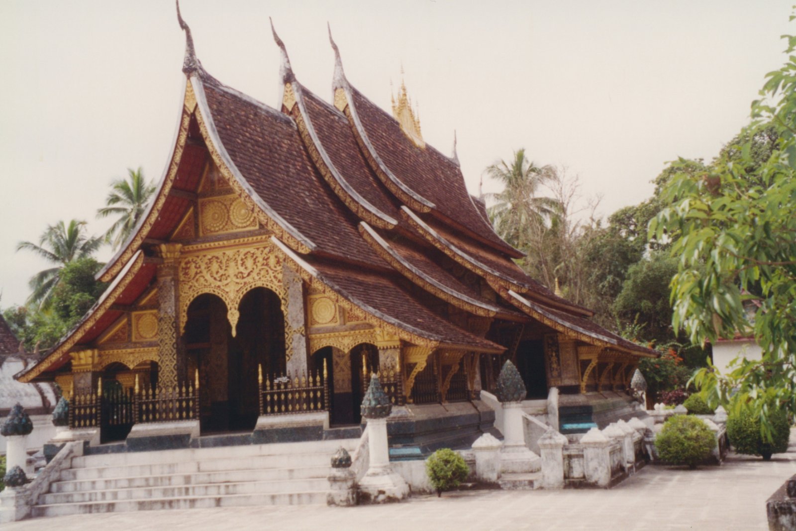 مدينة لوانغ برابانغ الساحرة - Luang Prabang | Secret World Trip Planner