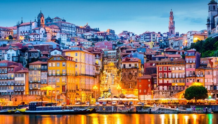 מגדל הכנסייה Clérigos - Porto | Secret World Trip Planner