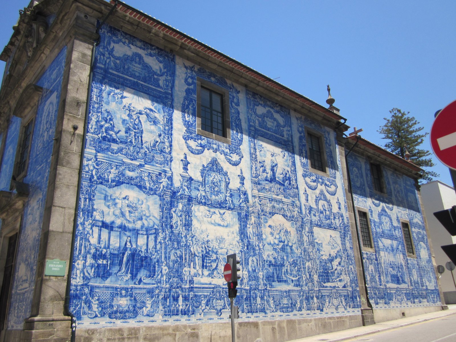 ポルトの魂の美しいチャペル - Chapel of Souls | Secret World Trip Planner