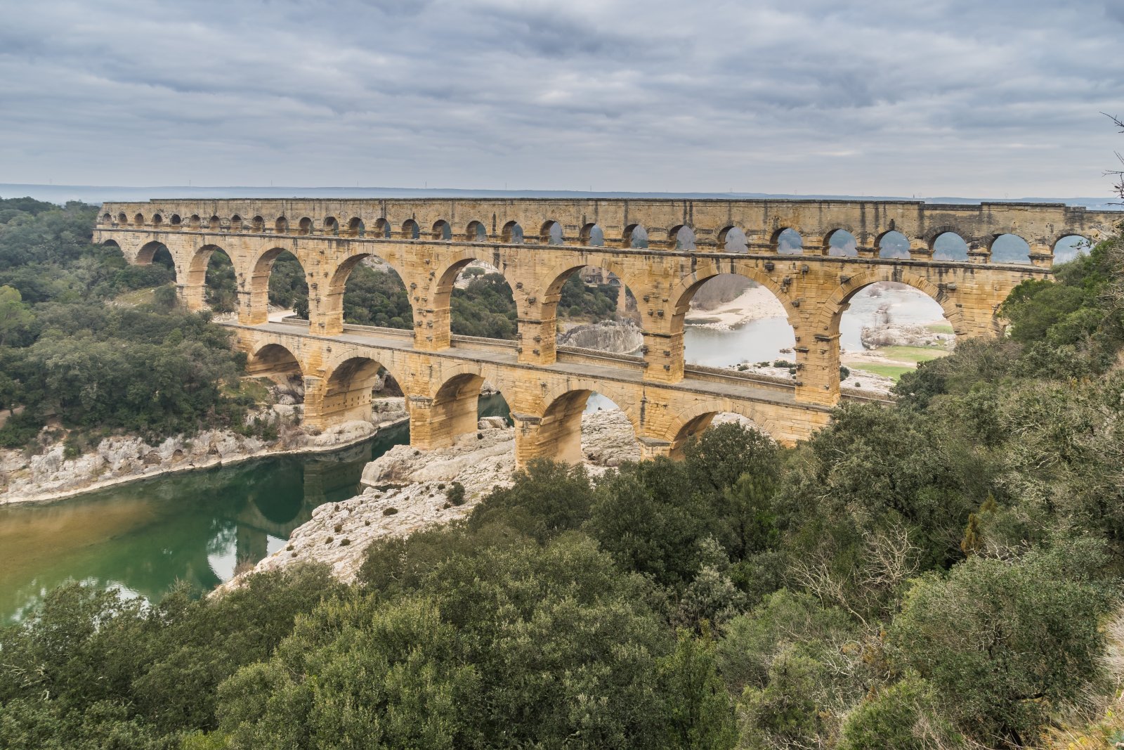 Το Pont du Gard είναι μια αρχαία Ρωμαϊκή Γέφυρα υδραγωγείου - Vers-Pont-du-Gard | Secret World Trip Planner