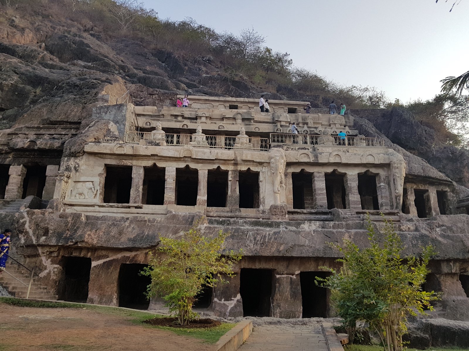 Undavalli Coves ( Vijayawada ) a Andhra Pradesh - Guntur | Secret World Trip Planner