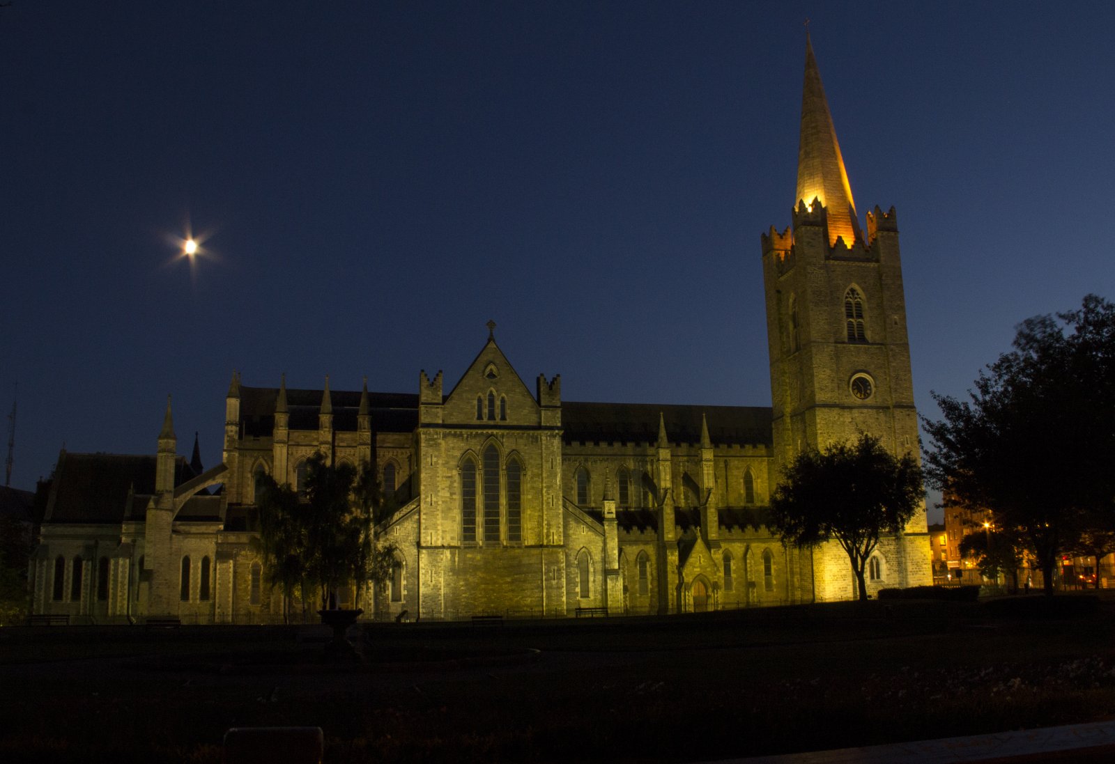 Saint Patrick Pasamuwan ing Dublin - Dublin | Secret World Trip Planner