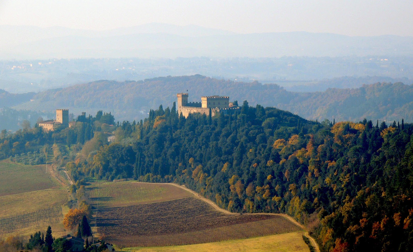 El castillo de Strozzavolpe y sus leyend ...