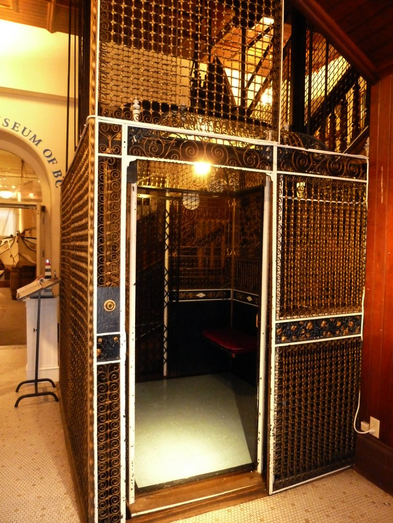 Ascensor gàbia del Museu Marítim - Victoria | Secret World Trip Planner