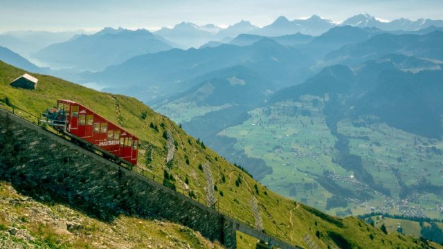 Funiculare Niesenbahn - Aeschi bei Spiez | Secret World Trip Planner