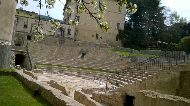 रोमन थिएटर - Spoleto | Secret World Trip Planner