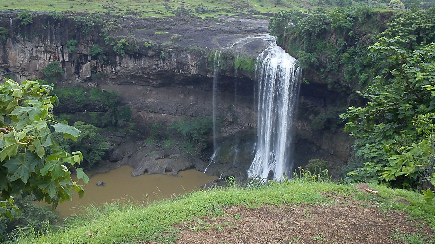 Tincha விழுகிறது - Berchha | Secret World Trip Planner