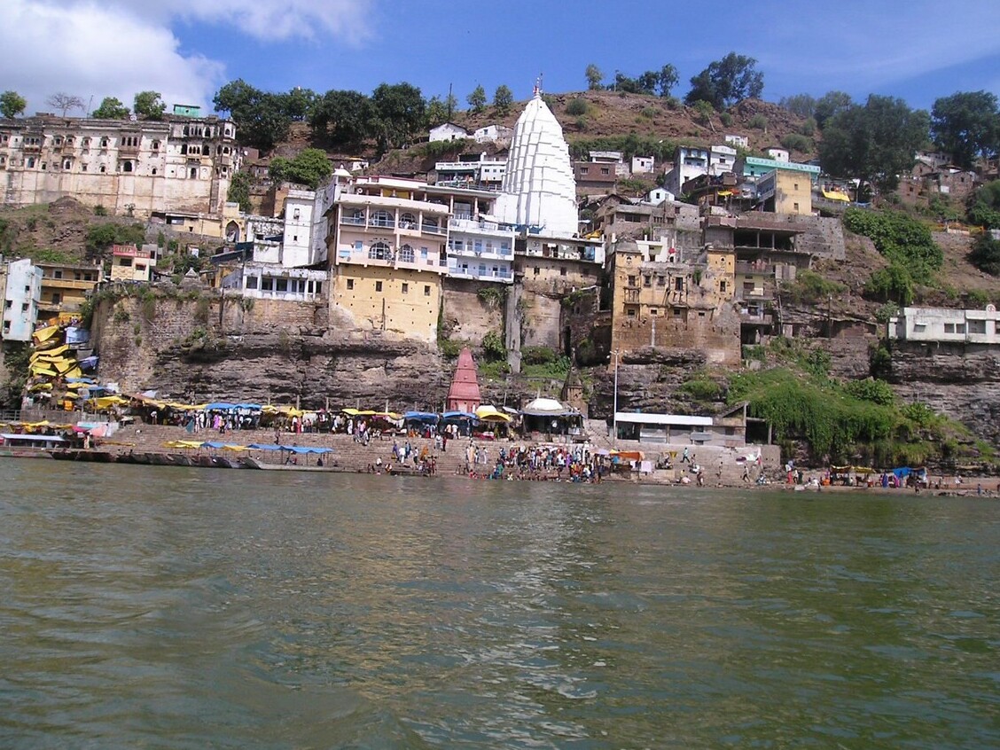 Omkareshwar Jyotilinga ein Shiv-Tempel auf dem Berg Omkar - Omkareshwar | Secret World Trip Planner