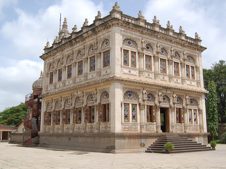 Shinde Chhatri, pomnik Mahadji Shinde - Pune | Secret World Trip Planner