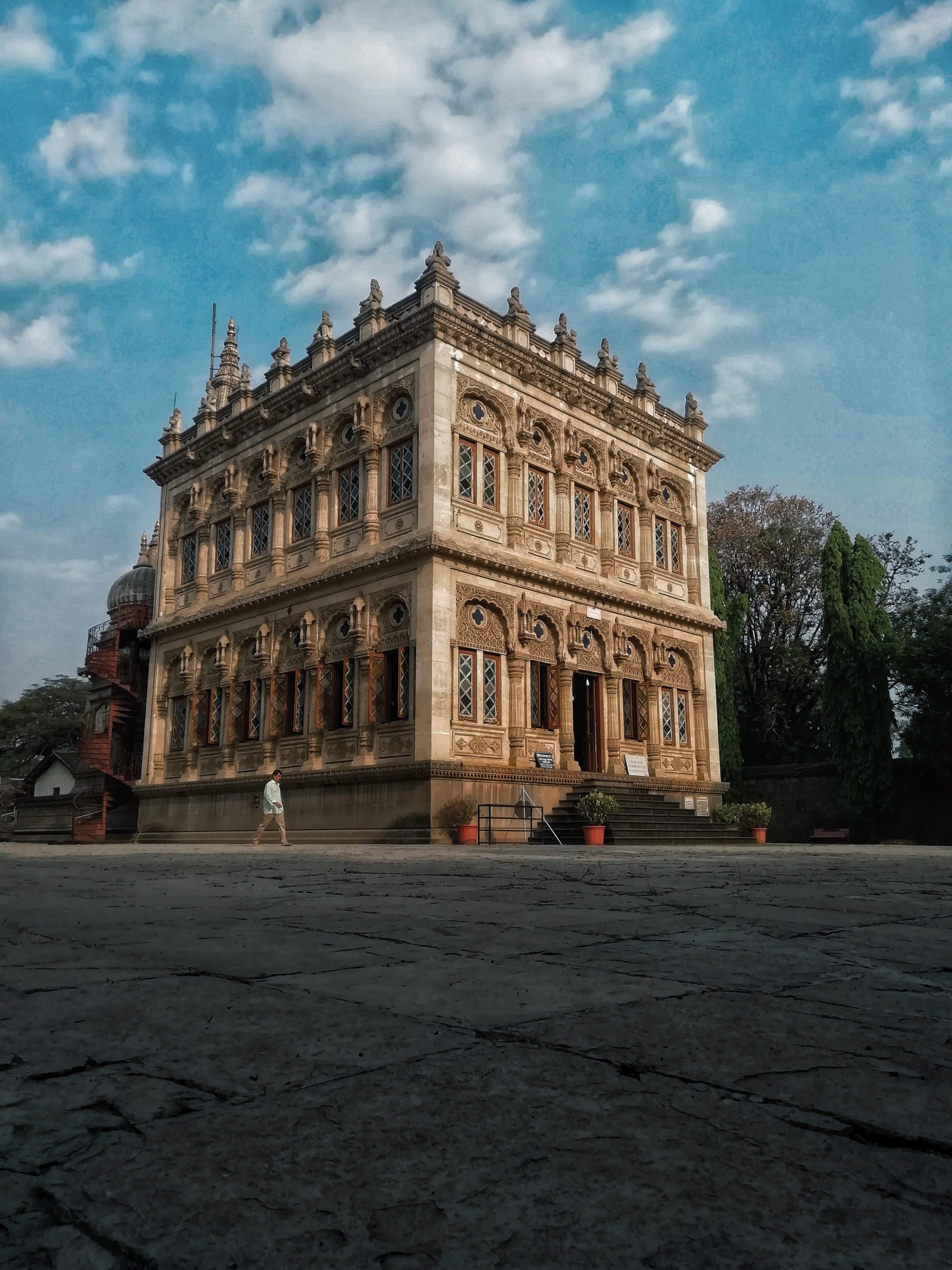 Shinde Chhatri, pomnik Mahadji Shinde - Pune | Secret World Trip Planner