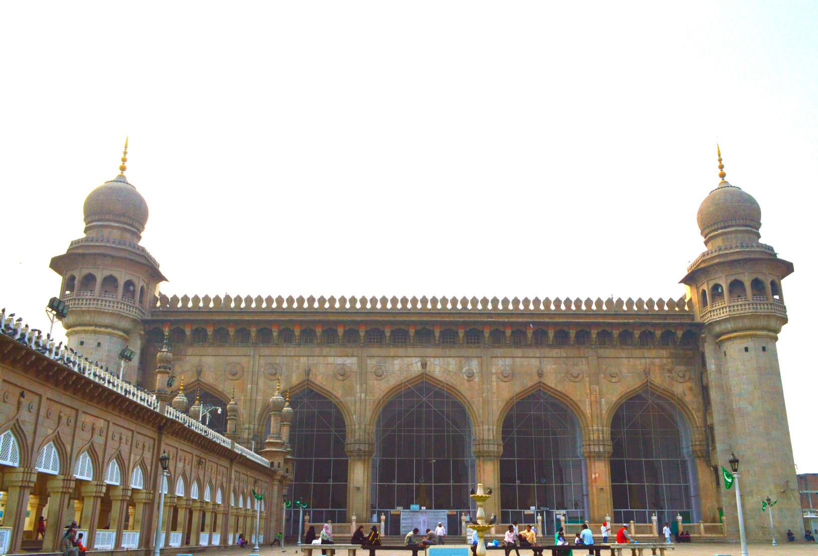 Mecca Masjid is one of the world’s largest Temples - Hyderabad | Secret World Trip Planner