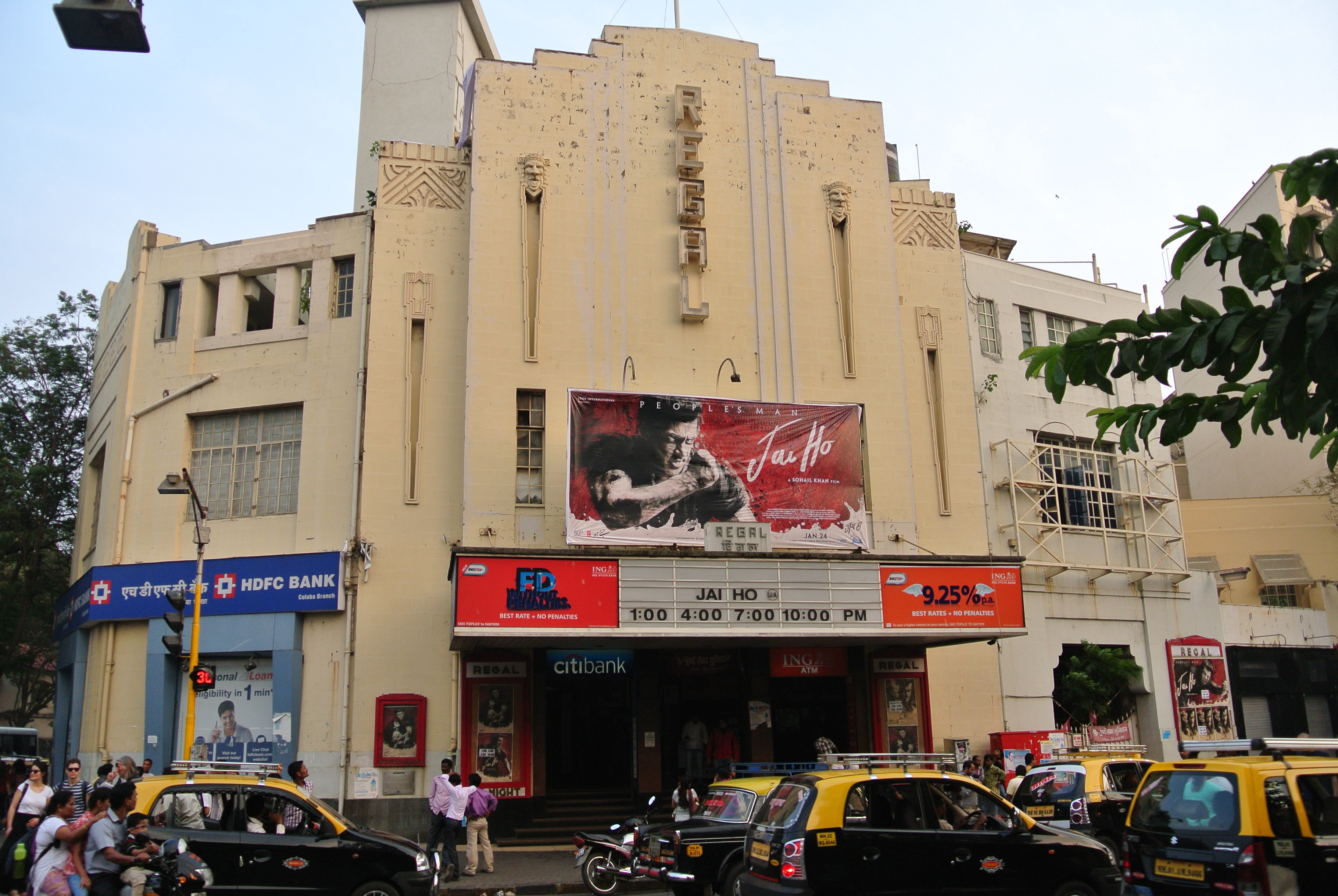 Regal Cinema был первым индийским кинотеатром с кондиционером - Mumbai | Secret World Trip Planner