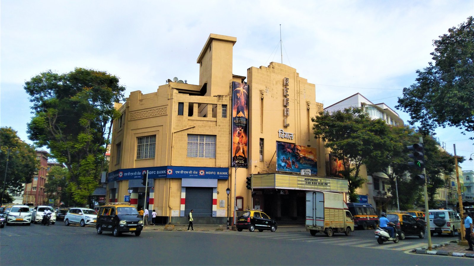 Regal Cinema был первым индийским кинотеатром с кондиционером - Mumbai | Secret World Trip Planner