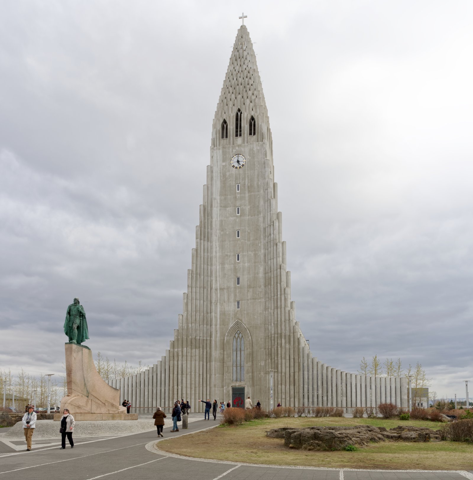 La iglesia Hallgrímskirkja en Reykjavík - Reykjavík | Secret World Trip Planner