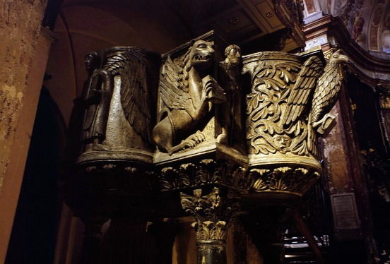 Na dragons ar oileán San Giulio - Isola San Giulio | Secret World Trip Planner