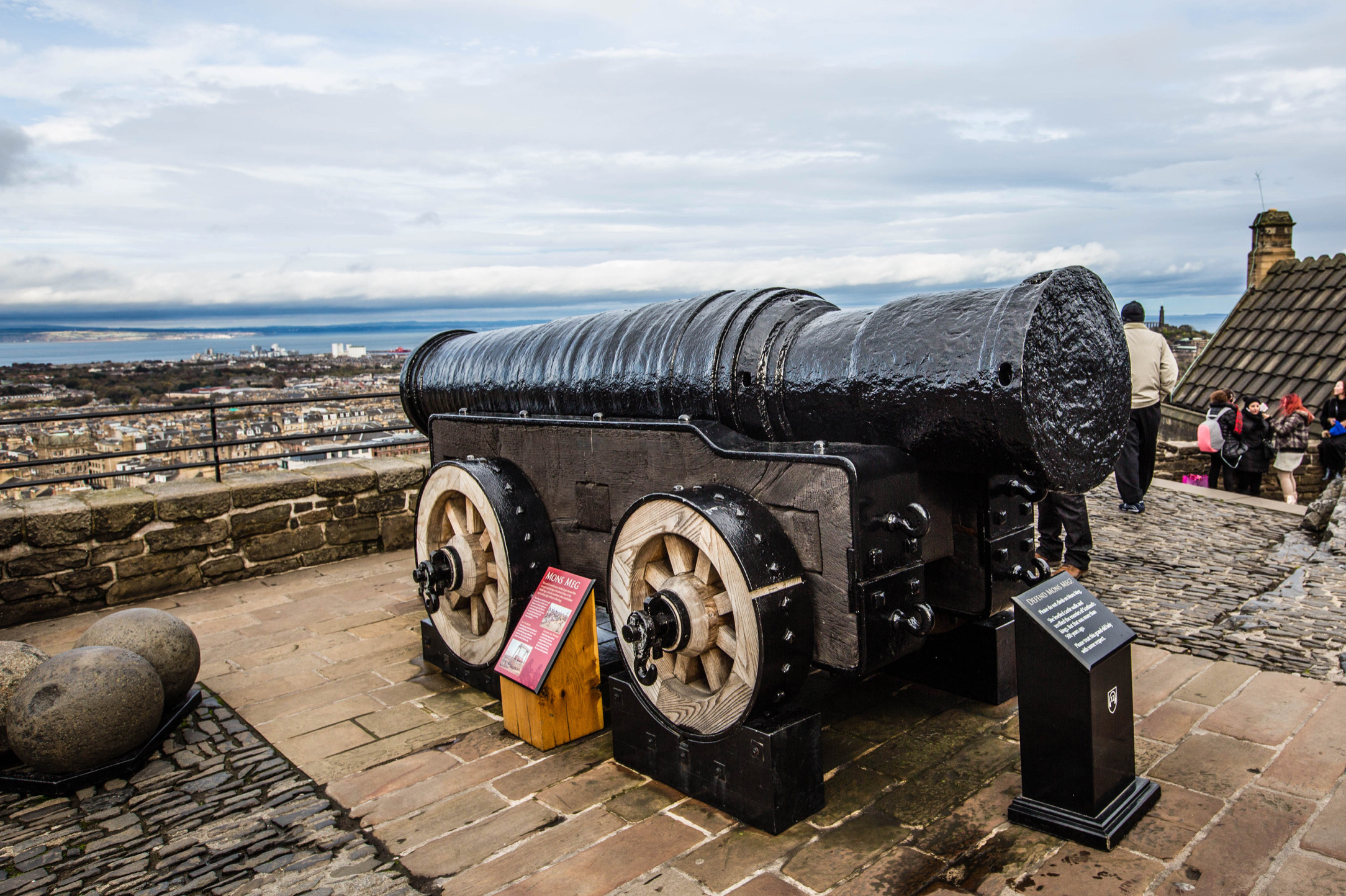 モンス メグ Secret World