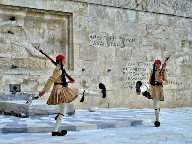A mudança da guarda - Monument to the Unknown Soldier | Secret World Trip Planner