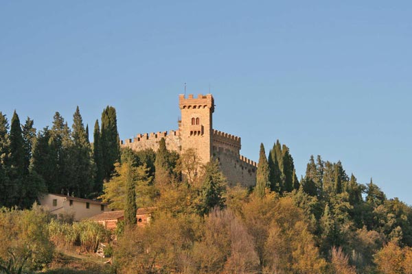 Zamek Strozzavolpe i jego legendy