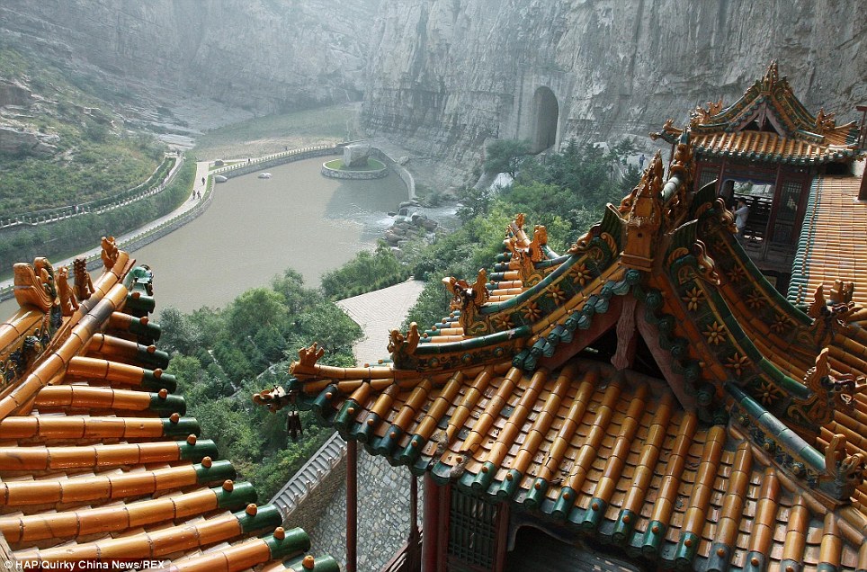 Hanging Monastery 