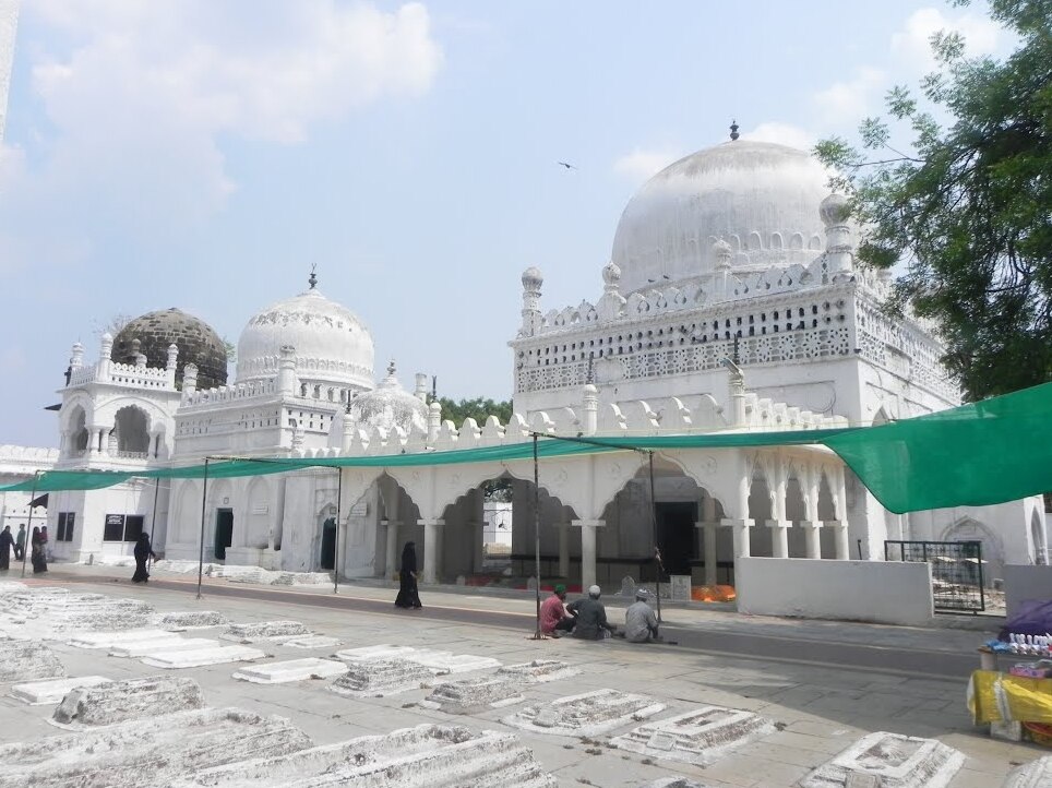 Mavzolej Khwaja Banda Nawaz - Gulbarga | Secret World Trip Planner