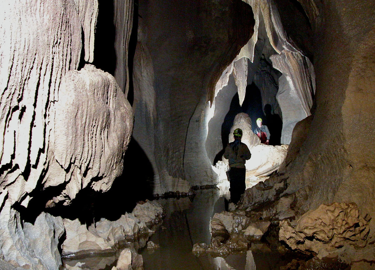 Krem Liat Prah, the longest natural cave in India - Meghalaya | Secret World Trip Planner