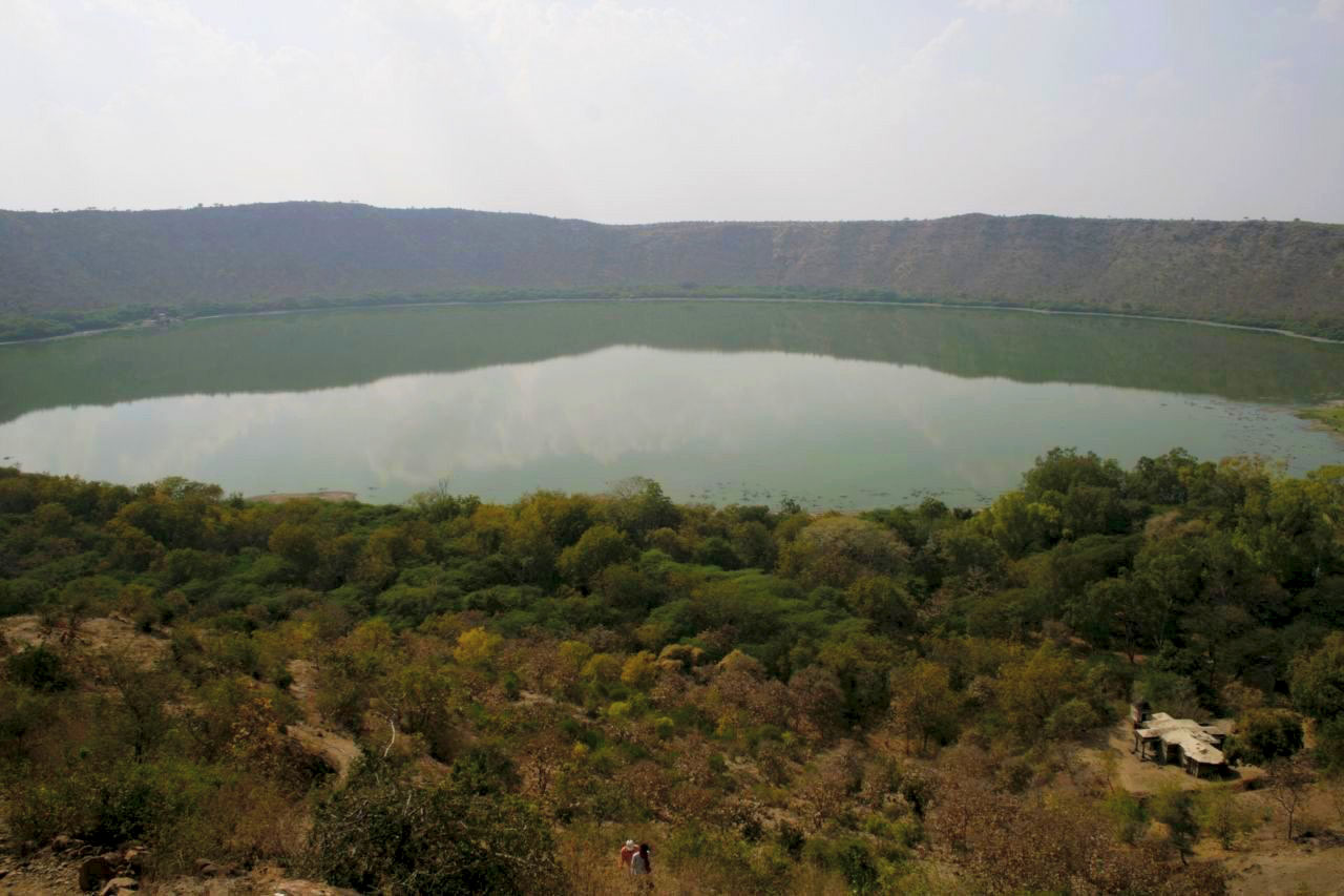 Lago meteoritico di Lonar - Lago del cratere Lonar | Secret World Trip Planner