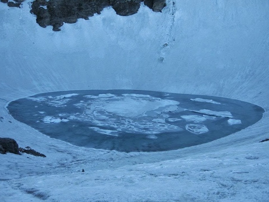 Roopkundは美しい高高度の氷河湖です - Wan | Secret World Trip Planner