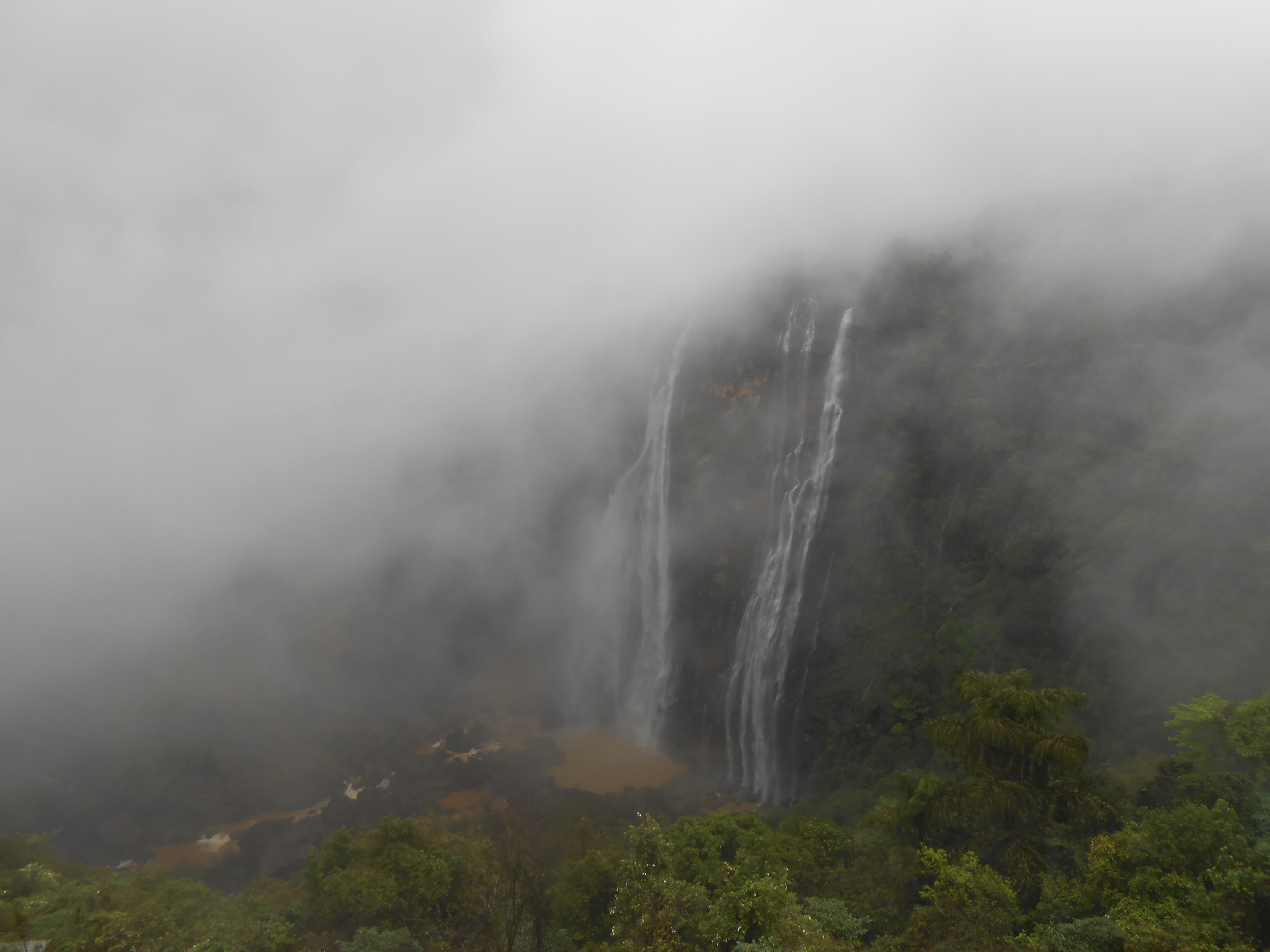 Les célèbres chutes de jogging - Jog Falls | Secret World Trip Planner