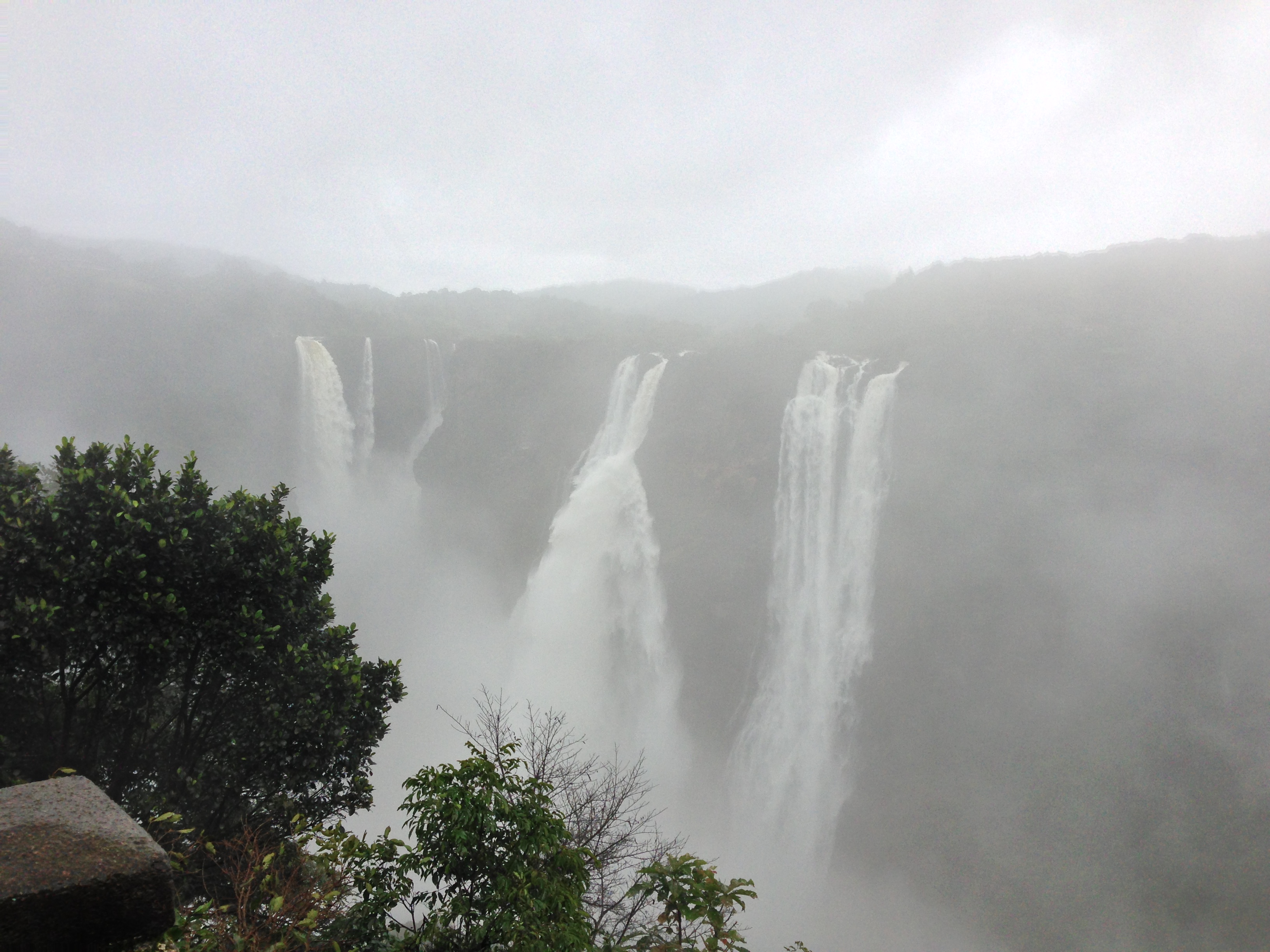 Les célèbres chutes de jogging - Jog Falls | Secret World Trip Planner
