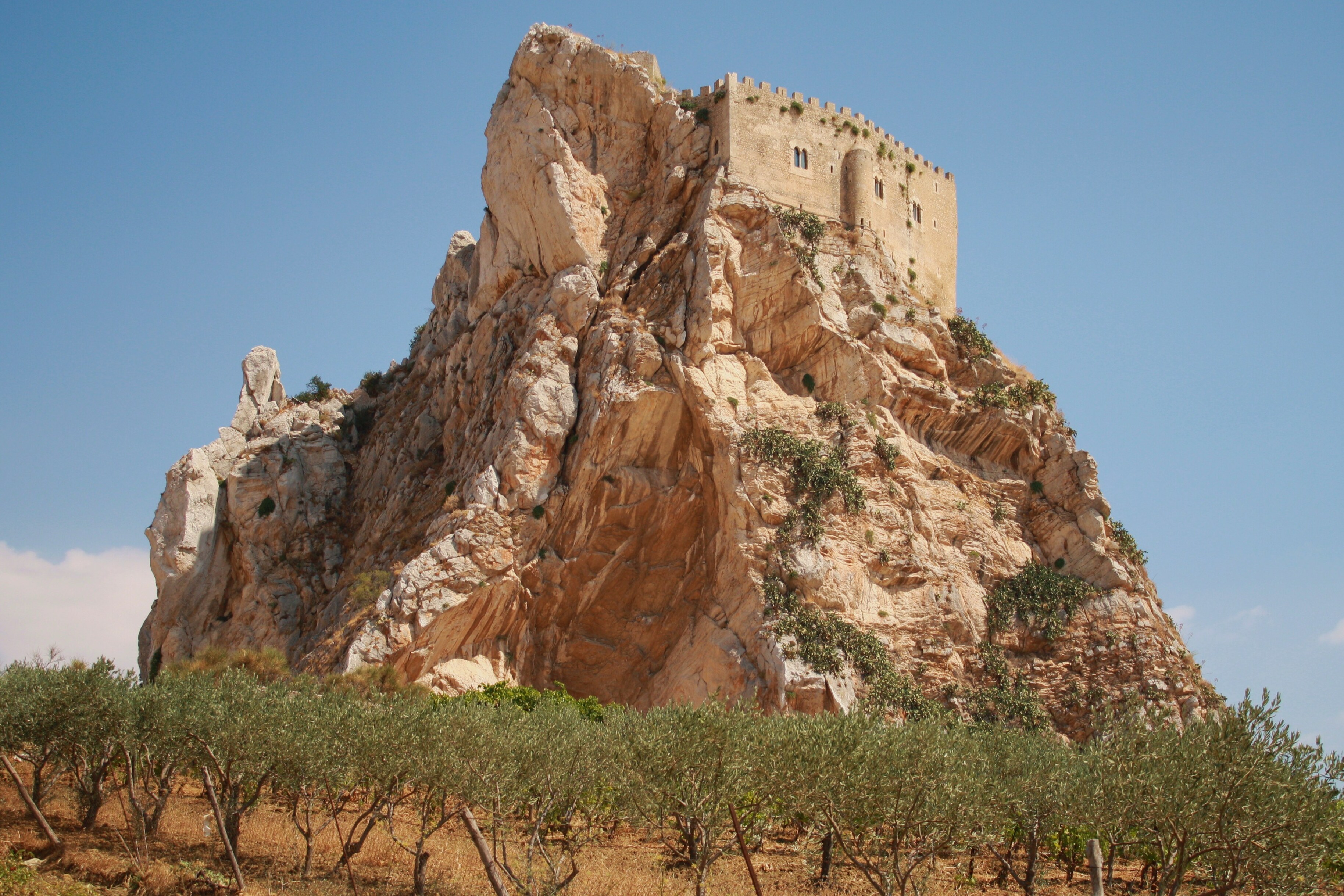 Castelul lui Mussomeli - Mussomeli | Secret World Trip Planner