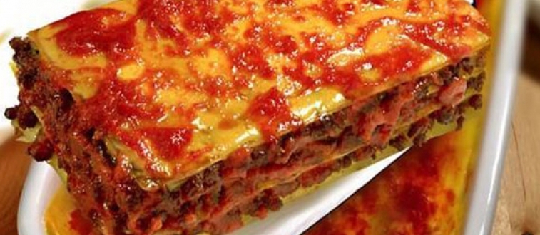 Í Napólí lasagna á Kjötkveðjuhátíð - Zi Teresa | Secret World Trip Planner