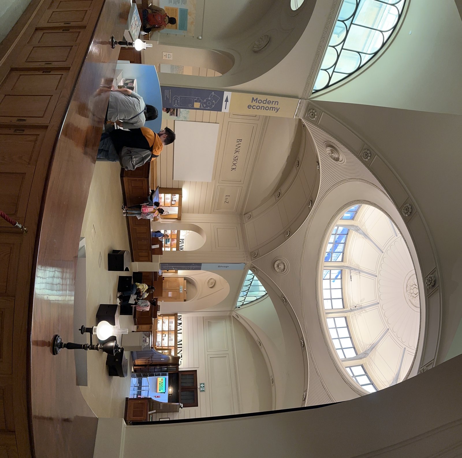 Bank of England, kadang-kadang dikenal sebagai 'Wanita Tua' - Londra | Secret World Trip Planner