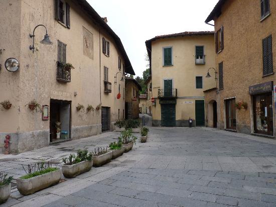 कैस्टिग्लिओन ओलोना - Castiglione Olona | Secret World Trip Planner