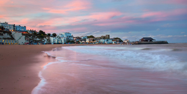 चौडाइहरू - Broadstairs | Secret World Trip Planner
