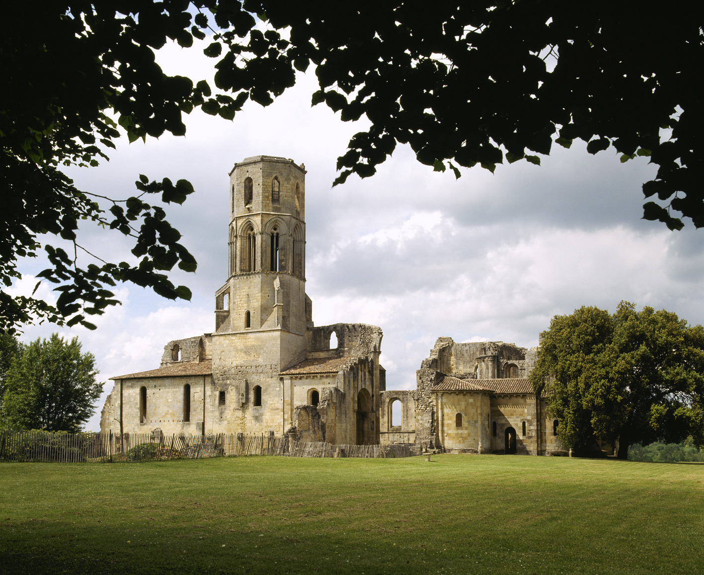 Abbey De la Sauve major
