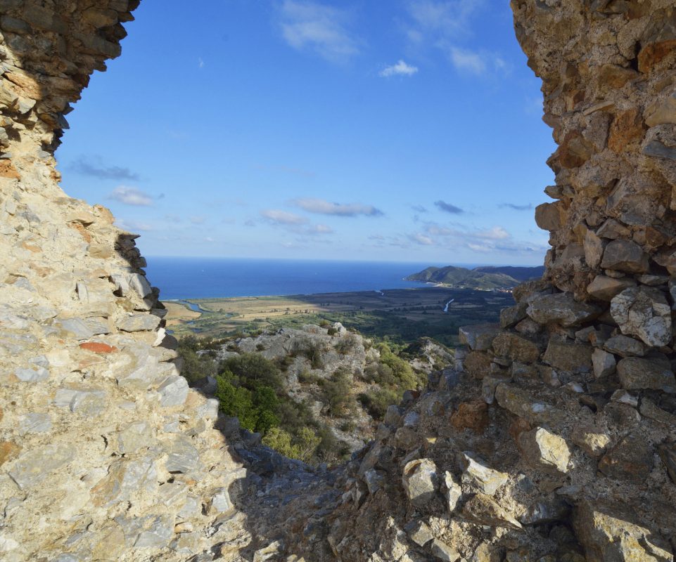 Le rovine del castello di Quirra.