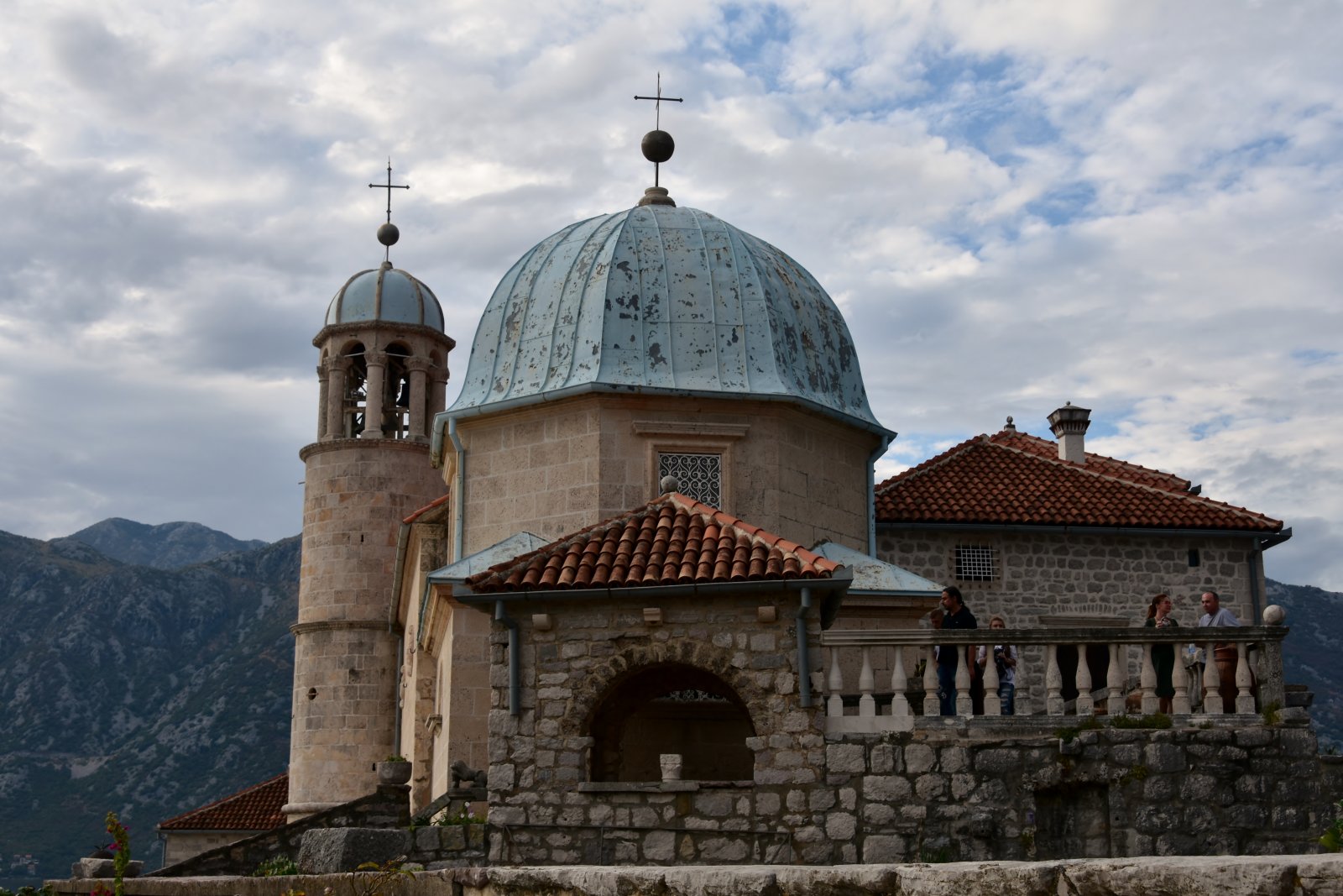 سيدة الصخور: جزيرة جميلة في خليج كوتور - 2 | Secret World Trip Planner