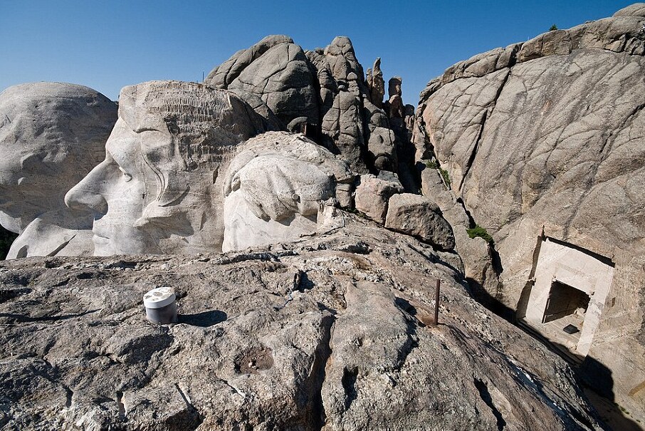 Gunung Rushmore dan ruang rahasia - Keystone | Secret World Trip Planner