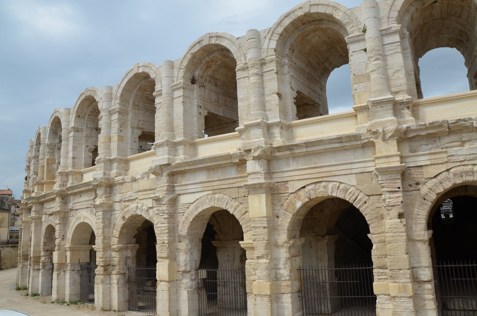 Το αμφιθέατρο Arles (Γαλλικά: Arènes d'arles) - Arles | Secret World Trip Planner