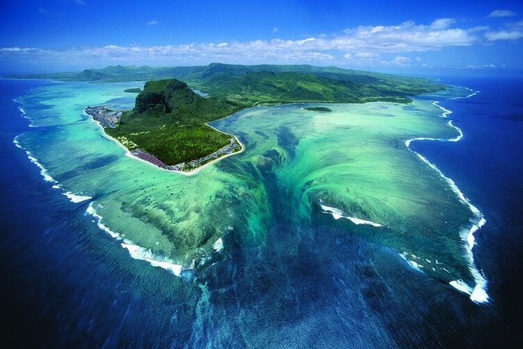 Unterwasser-Wasserfall in Mauritius - Le Morne | Secret World Trip Planner