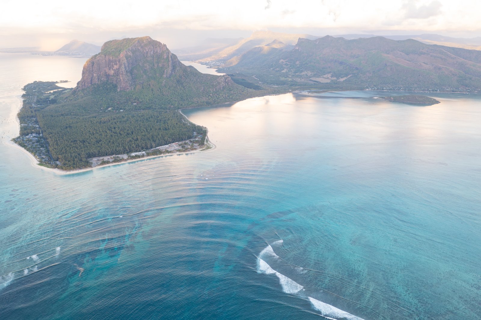Unterwasser-Wasserfall in Mauritius - Le Morne | Secret World Trip Planner