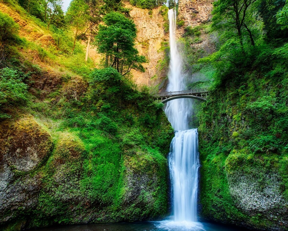 Multnomah Falls in the Columbia River Gorge - Multnomah Falls | Secret World Trip Planner
