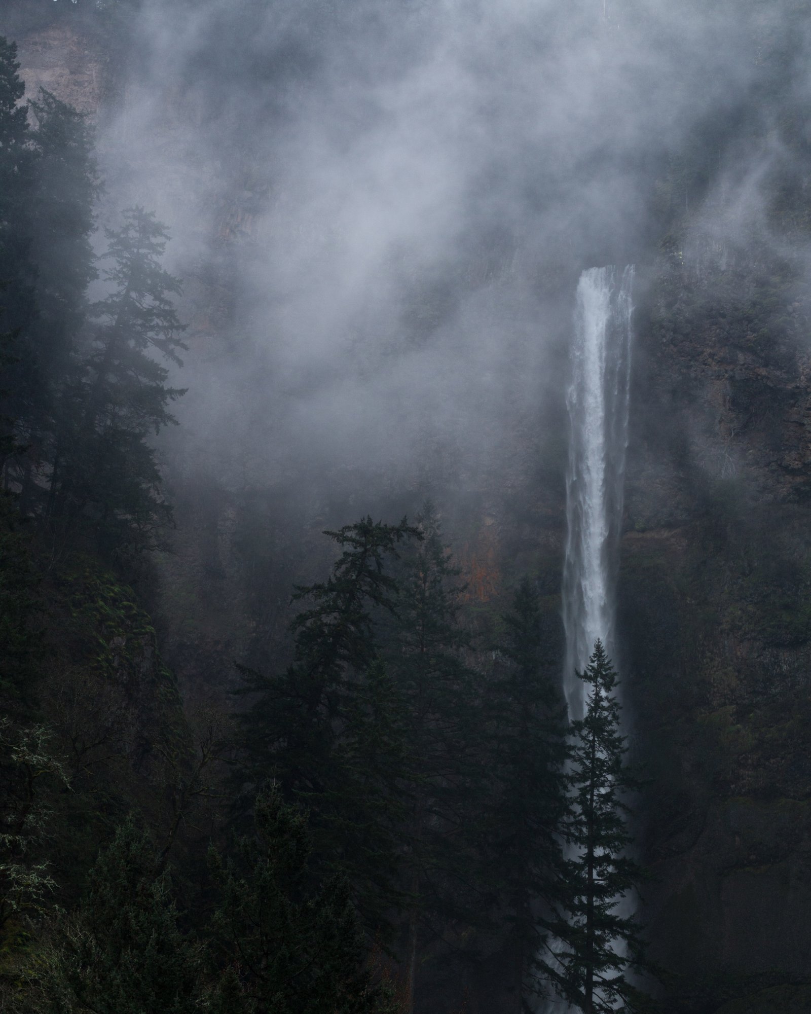 Multnomah Falls in the Columbia River Gorge - Multnomah Falls | Secret World Trip Planner