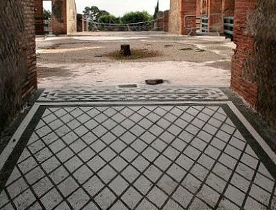 Pompei: Dom geometrycznych mozaik - Pompei | Secret World Trip Planner